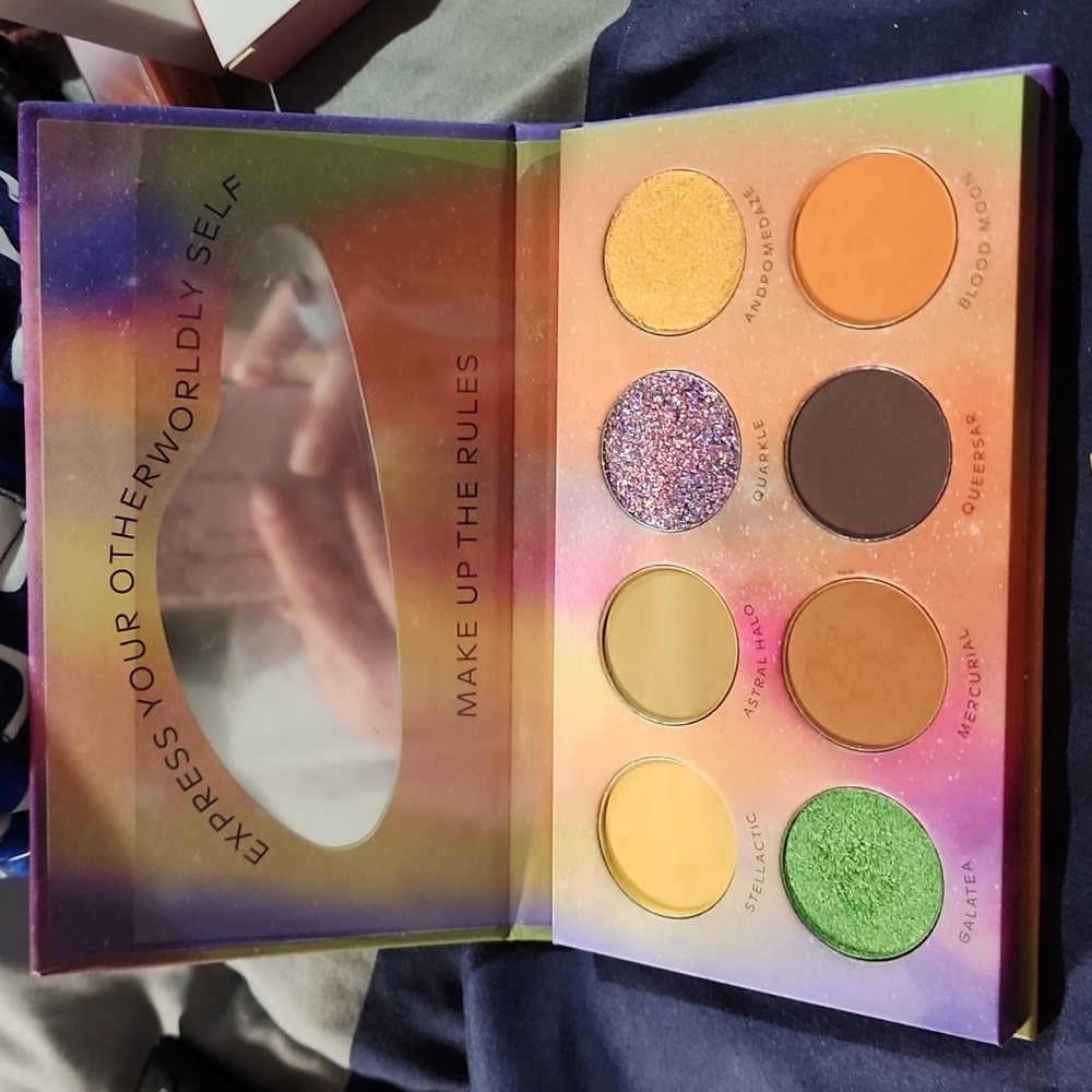 8 shade eyeshadow palette